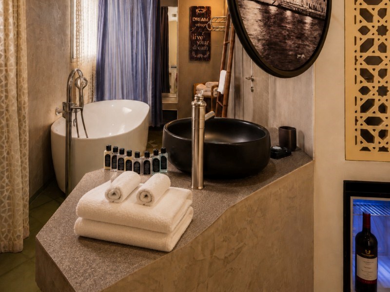 Deluxe Room- Margosa Hotel