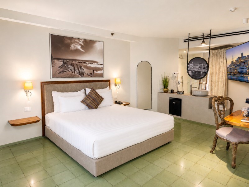 Deluxe Room- Margosa Hotel