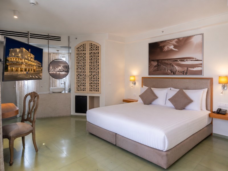Deluxe Room- Margosa Hotel